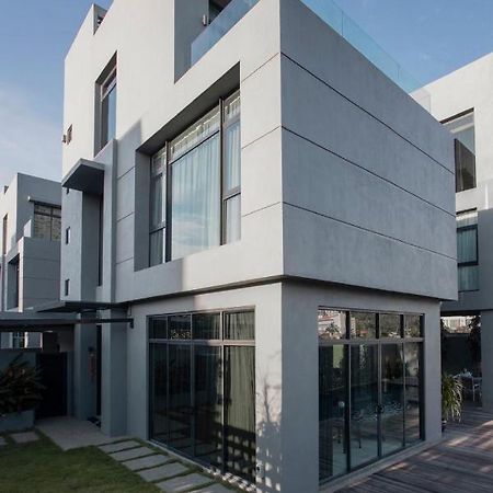 Lavanya H Villa 12A Luxury Bungalow With Private Swimming Pool H 豪华泳池别墅 Pantai Cenang  Exterior photo